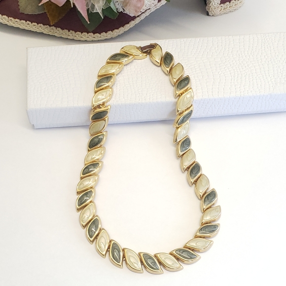 Vintage Green Swirl & Cream Swirl Gold Link Choker Necklace - Picture 6 of 9